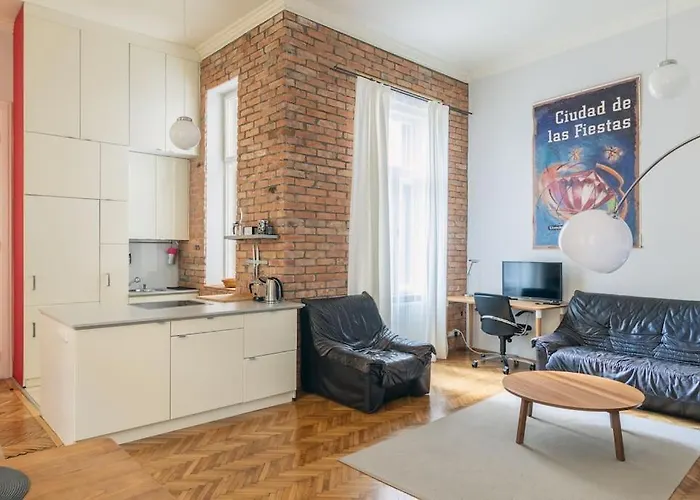 Stylish,Large & Bright Loft In City Center By Nw