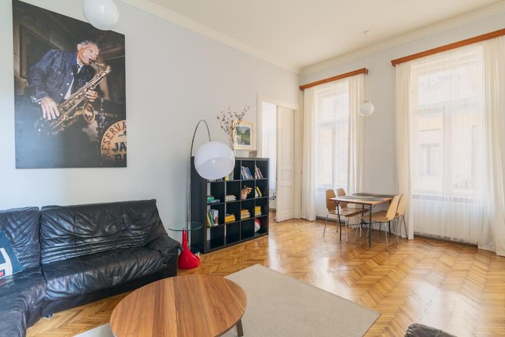 Stylish,large & Bright Loft In Center By Nw Apartment